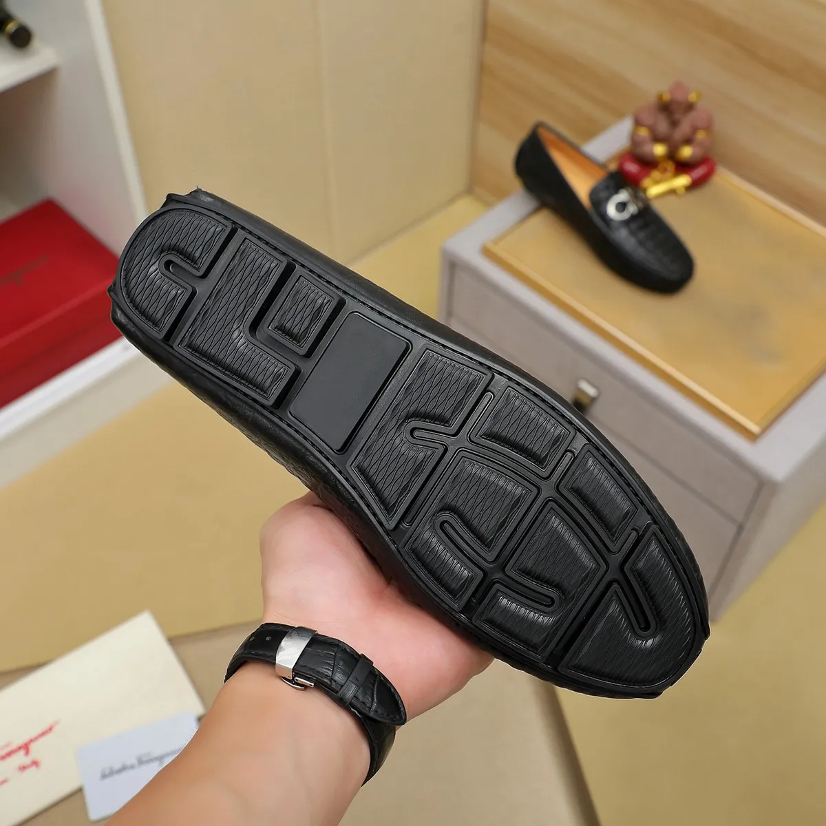 Men's shoes 💰360 🕷🕷【Ferragamo】Ferragamo Popular fashionable casual slip-on shoes🇨🇳Official website counter 1:1 production, original mold opening💯Good quality visible, imported high-end first-layer calfskin, luxurious pigskin lining🌿Very clear texture, high-quality waterproof, non-slip and wear-resistant outsole🎋High quality and low price, truly handmade🍓Color, code number 38-45